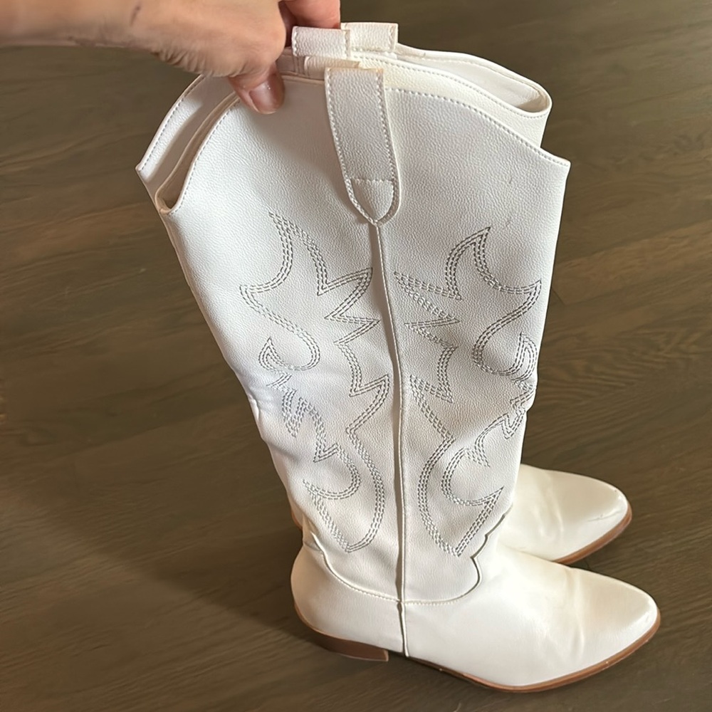 Women's White Western Heeled Boots - Stylish Pull-On Cowboy Boots